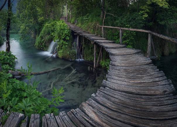 Le vieux pont sur la rivière