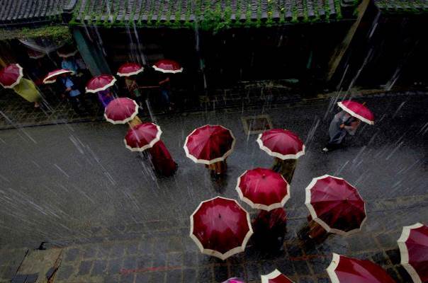 Sous un parapluie