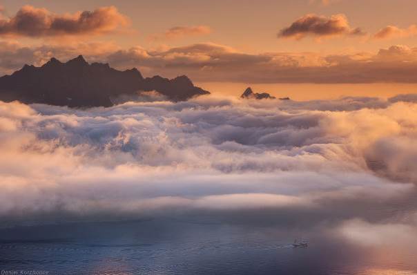 Sur une mer de nuages – 2