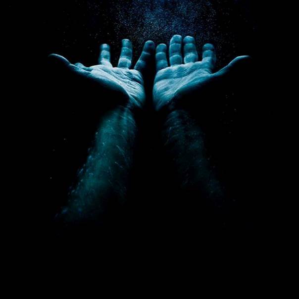Les mains tendues
