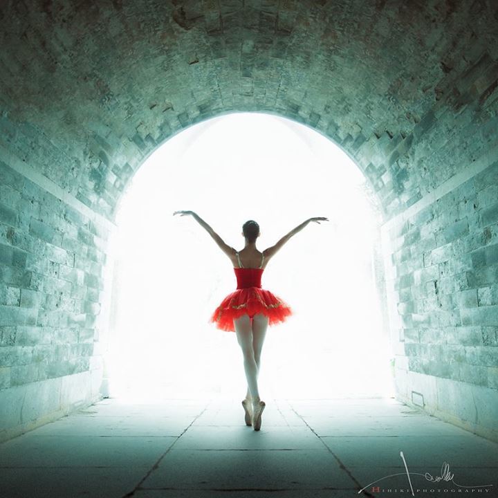 Suivez cette danseuse