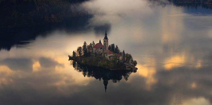 L’île dans les nuages