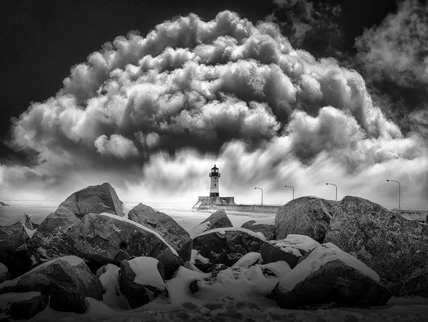 La mer en colère noire
