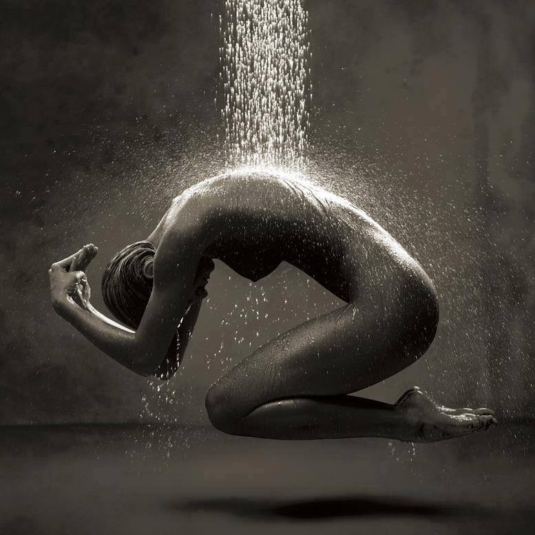 Sous la douche (nu