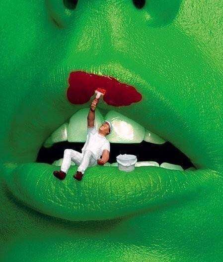 Le peintre en sourires