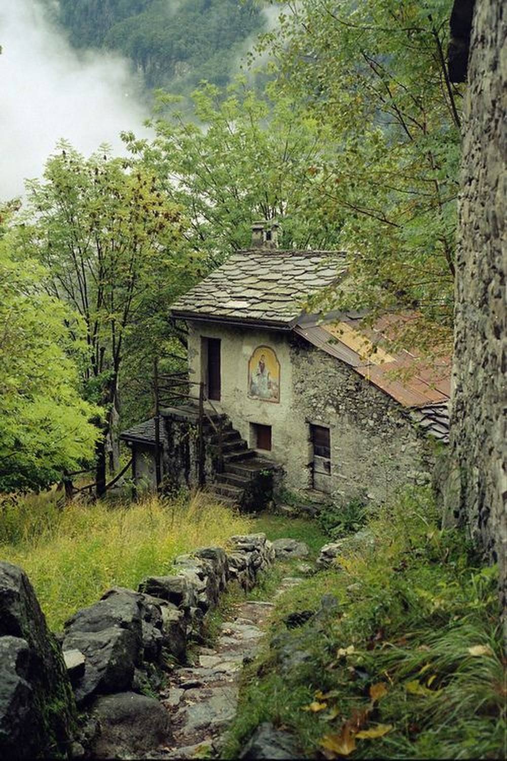 Le vieux chemin abandonné
