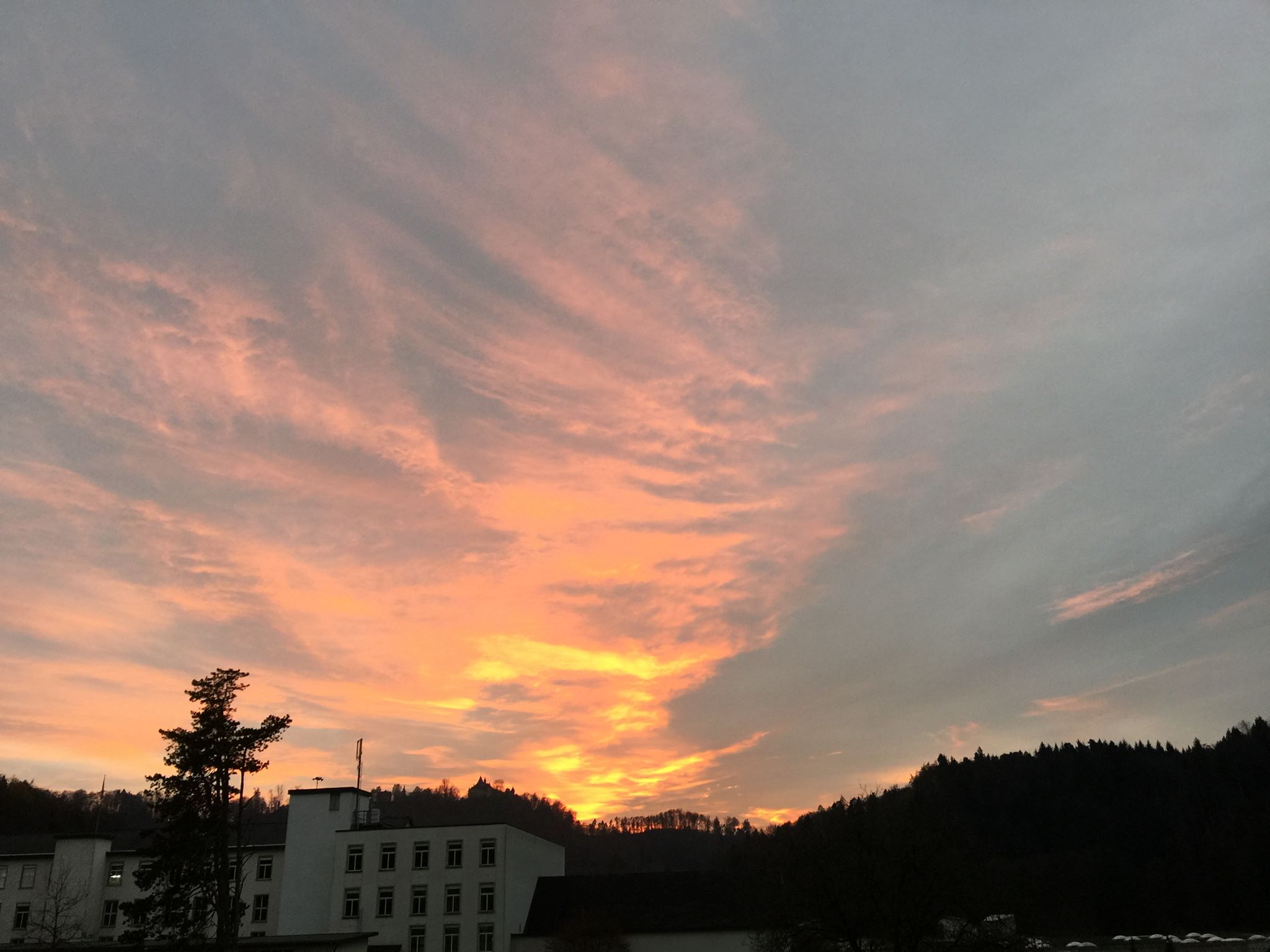 Le ciel escarmouché