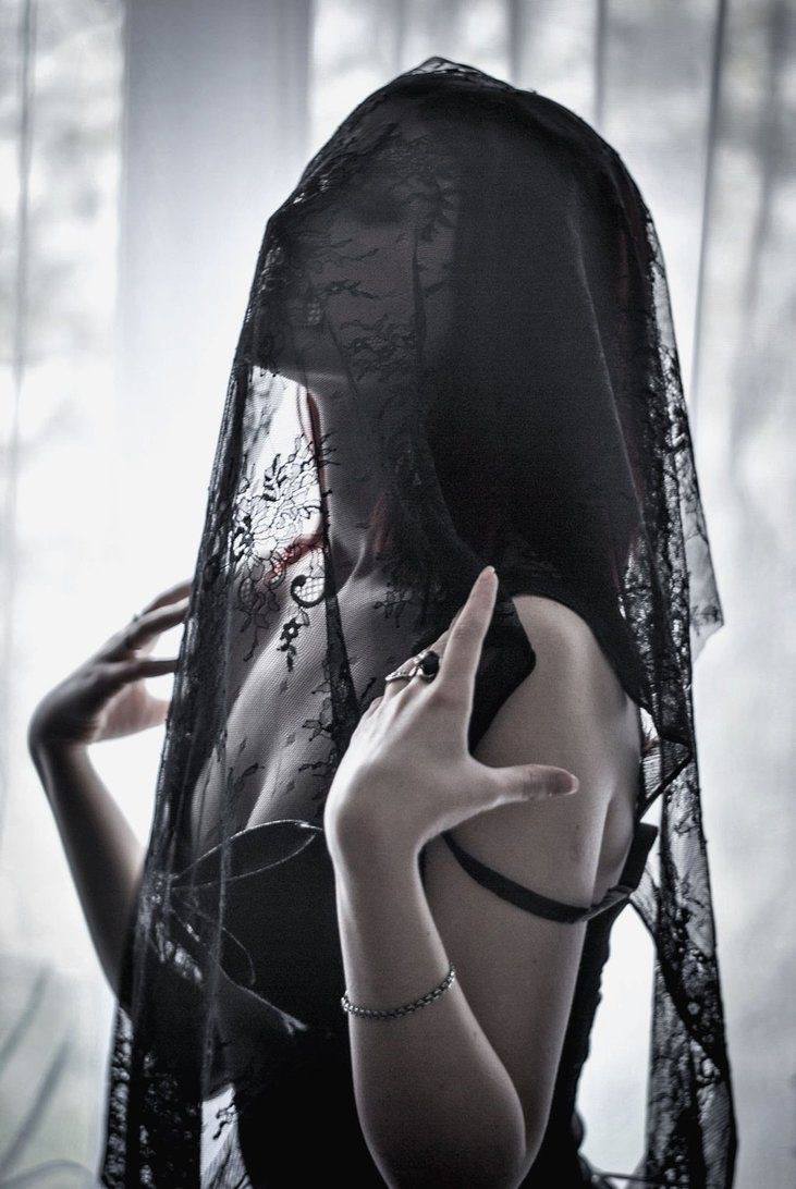 Les seins divins