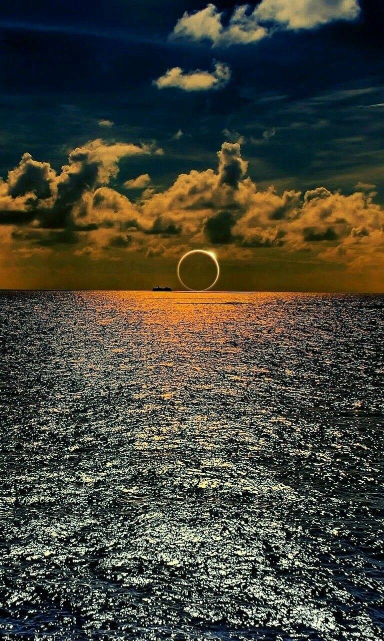 L’éclipse solitaire