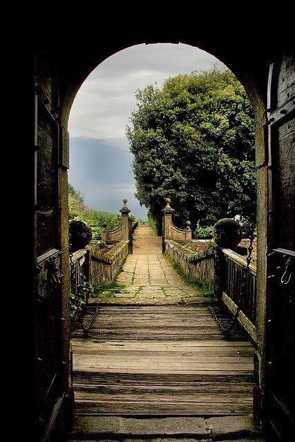 La petite porte qui grandit