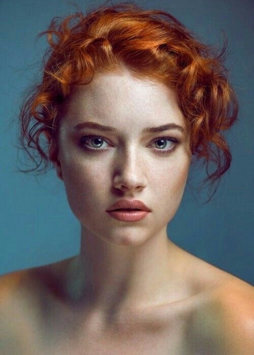 I. La rousse sage