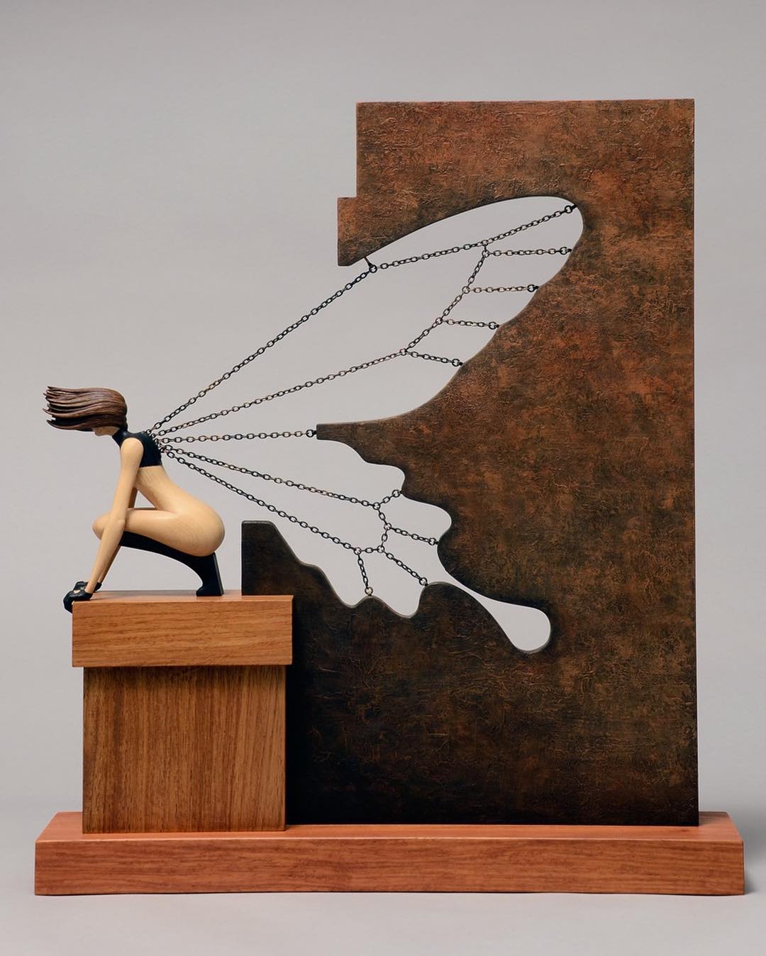 Des ailes et des chaînes